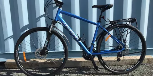 Blue Avanti MS2 small adult bike for hire in Nelson